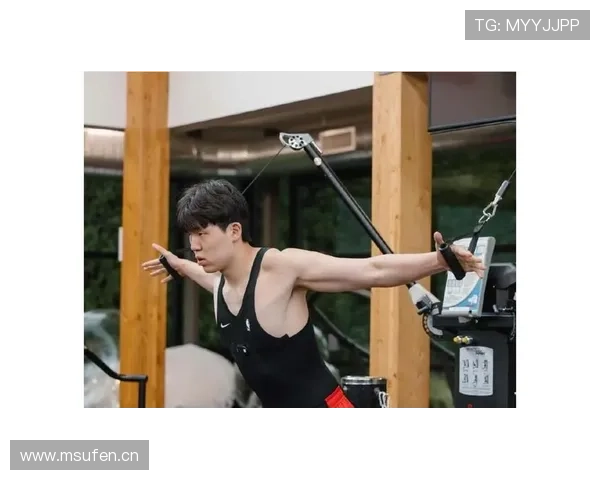 杨瀚森家里冰箱塞满蛋白粉，邻居以为他开健身房